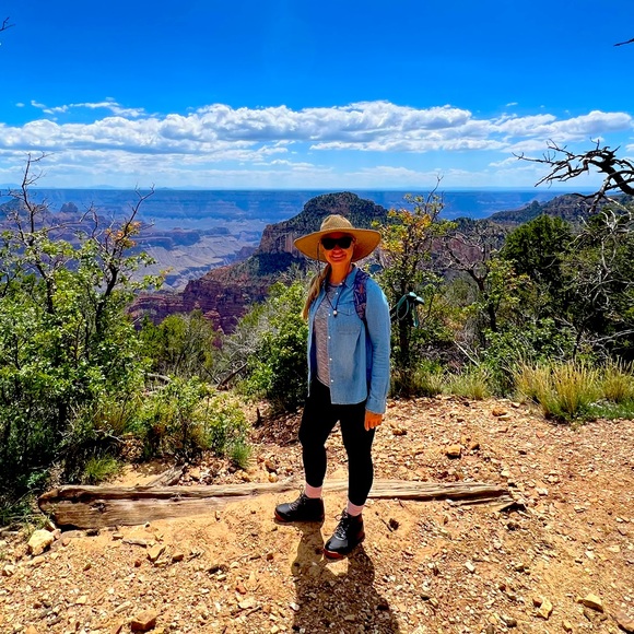 Meet your Posher, Jessica - Picture 1 of 1